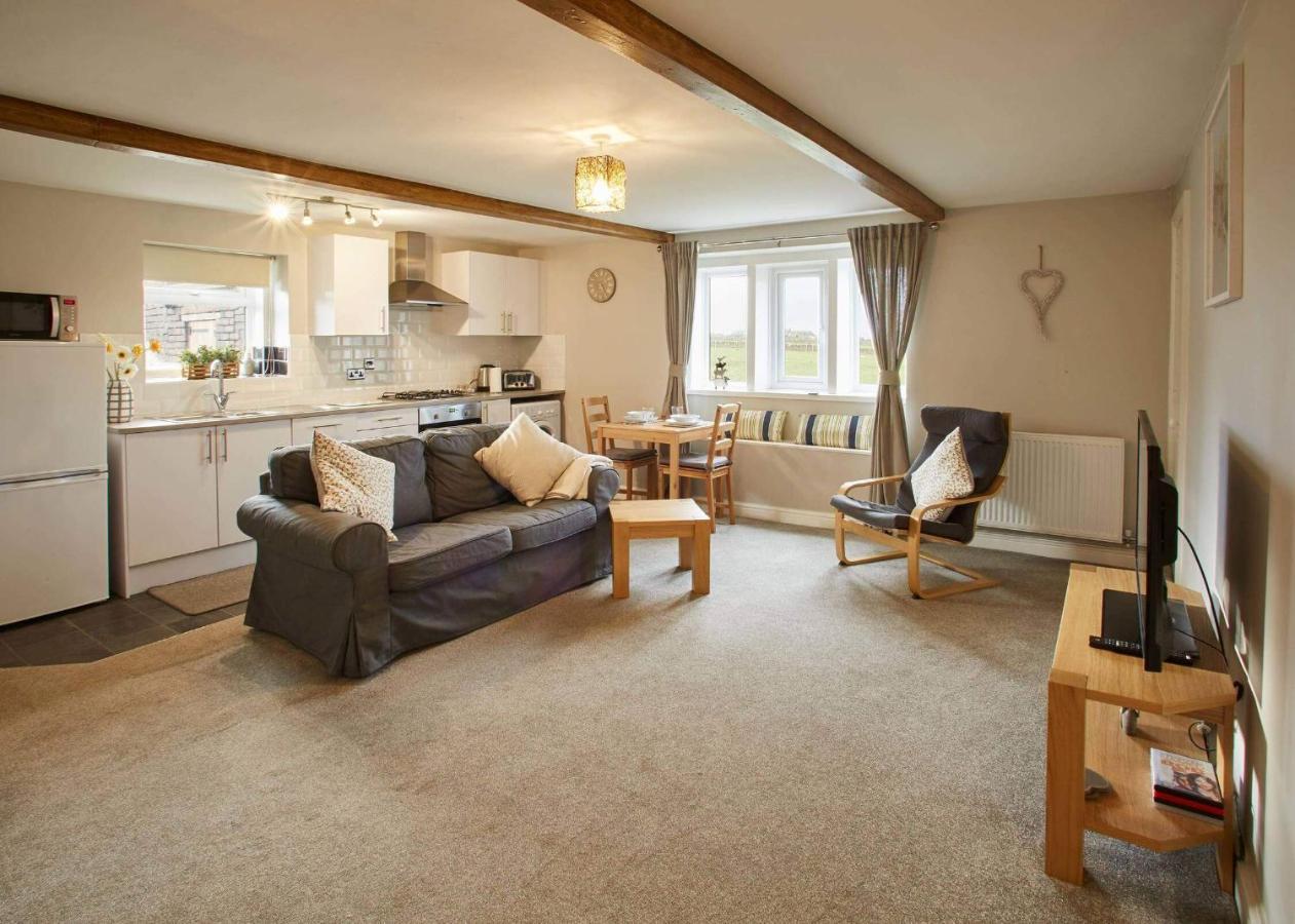 Host & Stay - Cosy Cottage Emley Exterior photo