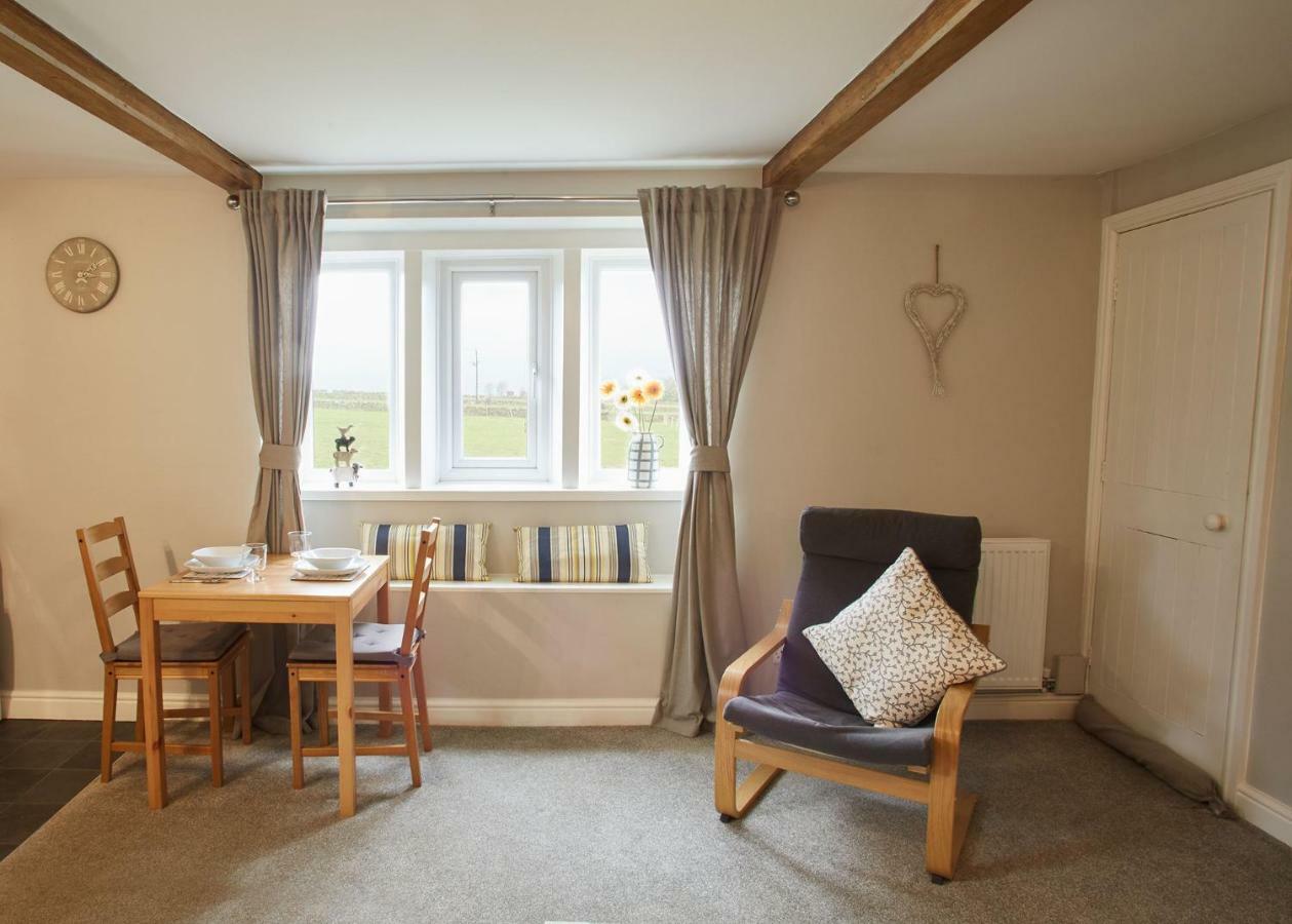 Host & Stay - Cosy Cottage Emley Exterior photo