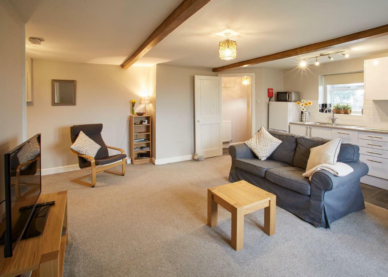 Host & Stay - Cosy Cottage Emley Exterior photo
