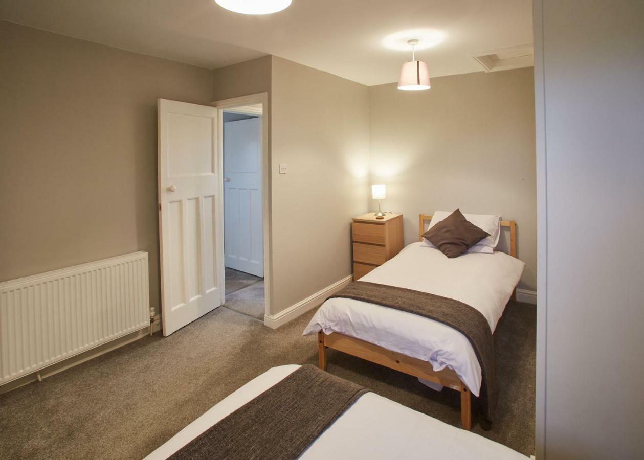 Host & Stay - Cosy Cottage Emley Exterior photo