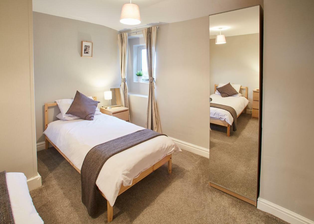 Host & Stay - Cosy Cottage Emley Exterior photo