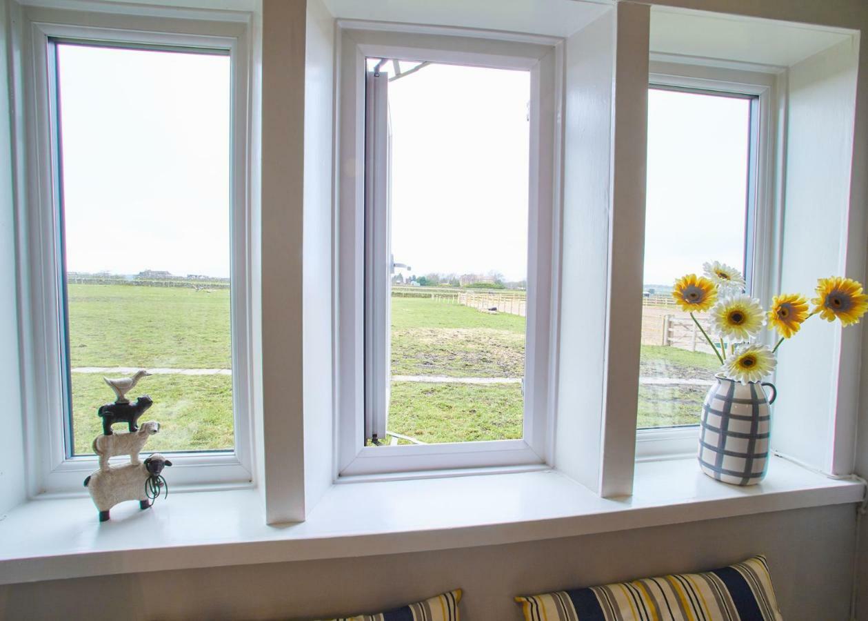 Host & Stay - Cosy Cottage Emley Exterior photo